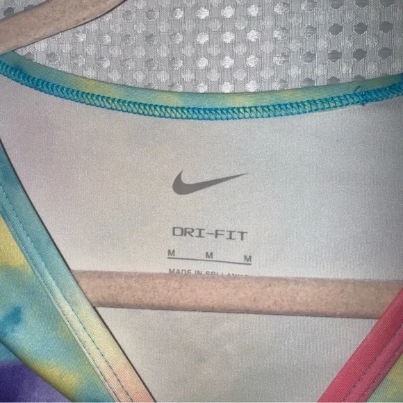 Nike woman’s tie-dye crop tank M - Picture 3 of 4